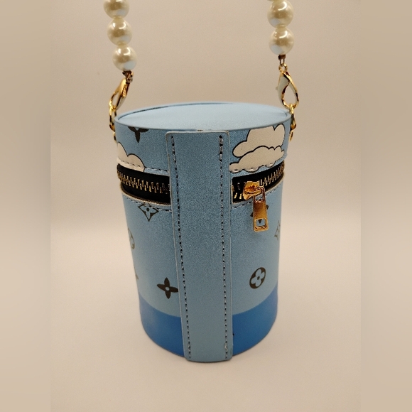 Labubu Cylinder Leather Cosmetic Bag With Pearl Removable Strap - Picture 2 of 6